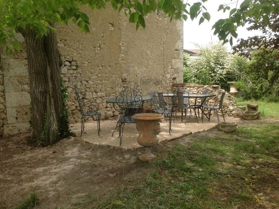 Ancien Presbytere Au Coeur Du Village Mauvezin  Exterior foto